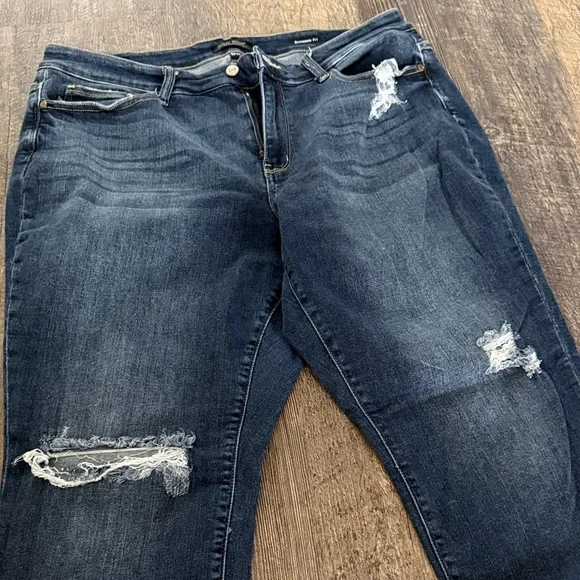 Judy Blue Distressed Boyfriend Fit Jeans - Picture 2 of 4